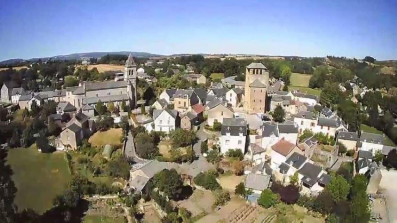 Le Gite De La Vieille Eglise De Coussergues Exteriér fotografie